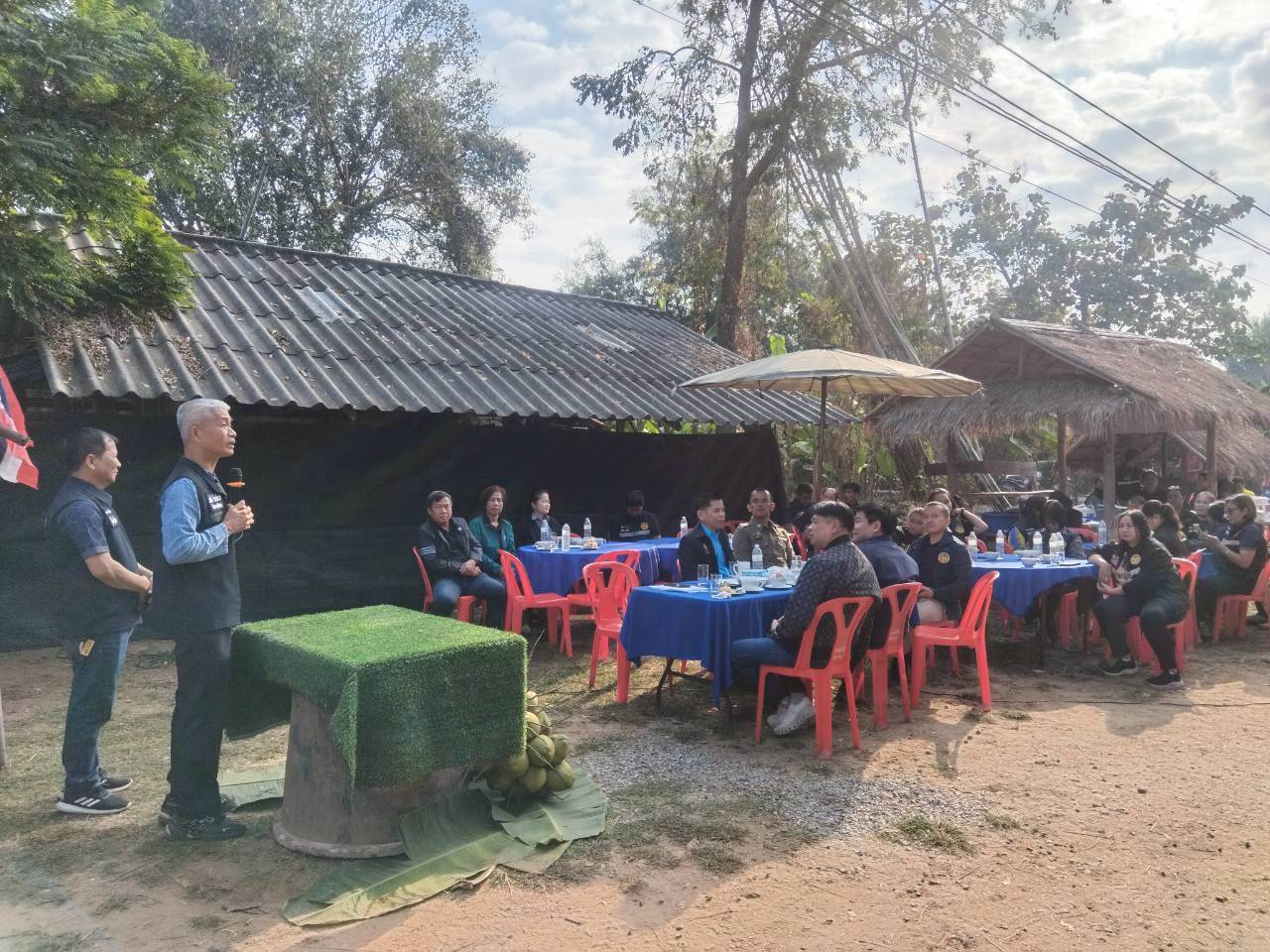 พช.ชุมแสง ร่วมกับเครือข่ายโคกหนองนาอำเภอชุมแสง จัดกิจกรรม "เอามื้อสามัคคี โคก หนอง นา" ภายใต้โครงการ 1 พัฒนากร 1 แปลงศูนย์เรียนรู้โคก หนอง นา ที่มีชีวิต ซีซั่น 2